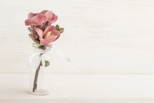 Frühlingsblumen Einer Vase Auf Holztisch Mit Kopierraum — Stockfoto