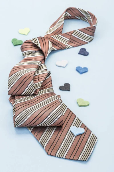 Gravata em azul decorado com pequenos corações — Fotografia de Stock