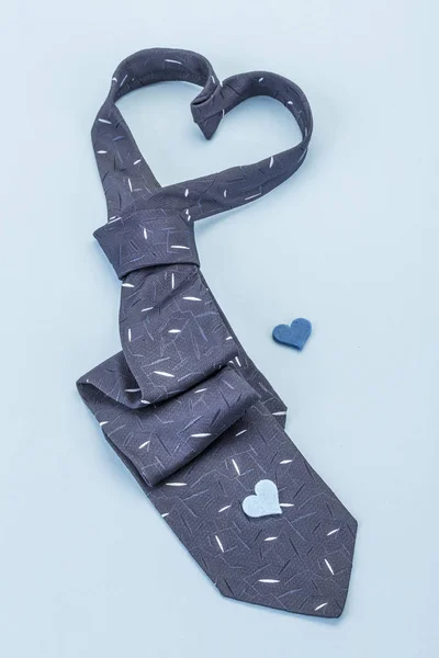 Corbata azul oscuro y corazones pequeños —  Fotos de Stock