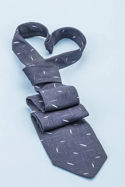 Темно-синий галстук — стоковое фото