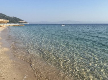 Yunanistan Thassos Adası bir plajda denizin dalga yumuşak