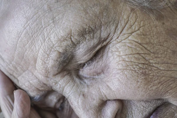 Close-up rosto de uma mulher idosa dormindo — Fotografia de Stock