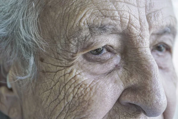 年上の女の顔をクローズ アップ — ストック写真