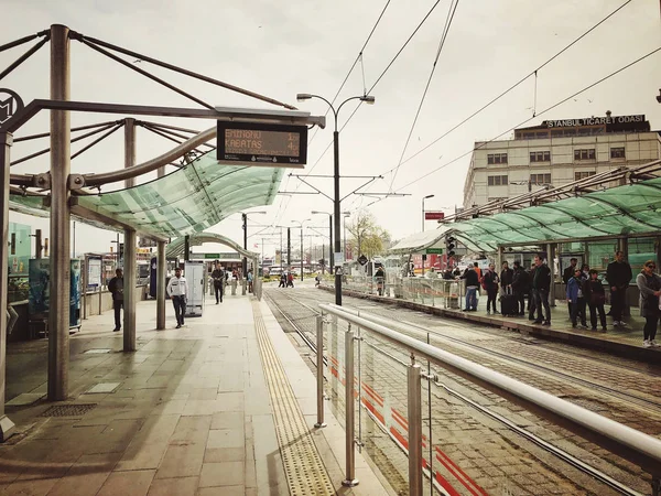 Stazione del tram nel quartiere Eminonu di Istanbul in Turchia . — Foto Stock