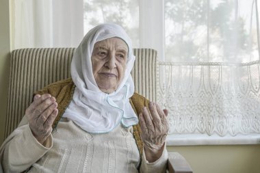 Bir üst düzey kadın dua