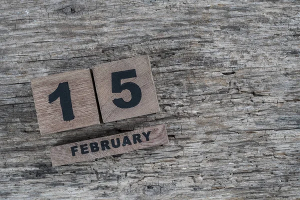 Şubat'ta kopya alanı ile ahşap arka plan için küp takvim