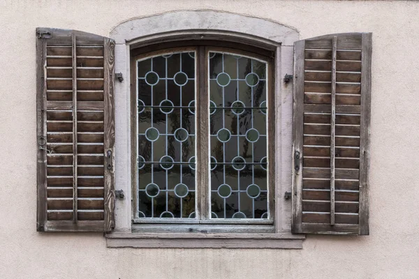 Wooden window blind of a house with stained glass — Stock Photo, Image