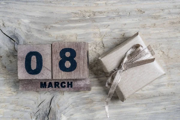 Plantilla de día de las mujeres con calendario cubo para la marcha en backgr de madera —  Fotos de Stock