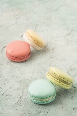 Kopya alanı olan renkli badem kurabiyeleri