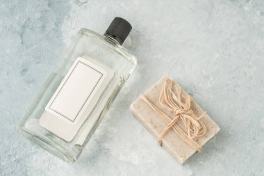 Bir şişe kolonya ve sabun salgını için en etkili korunma sağlar.