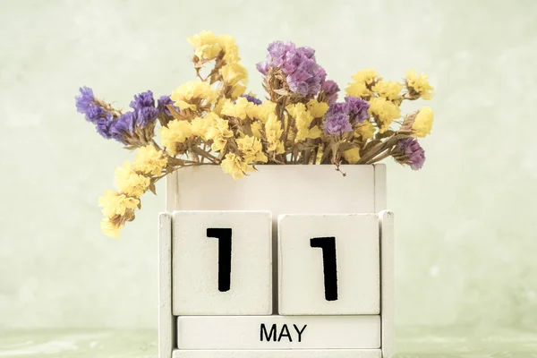 Calendário Cubo Branco Para Pode Decorado Com Flores Sobre Fundo — Fotografia de Stock
