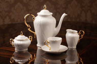Porselenden yapılmış kahve seti, ünlü Çek fabrikası Rudolf Kampf..