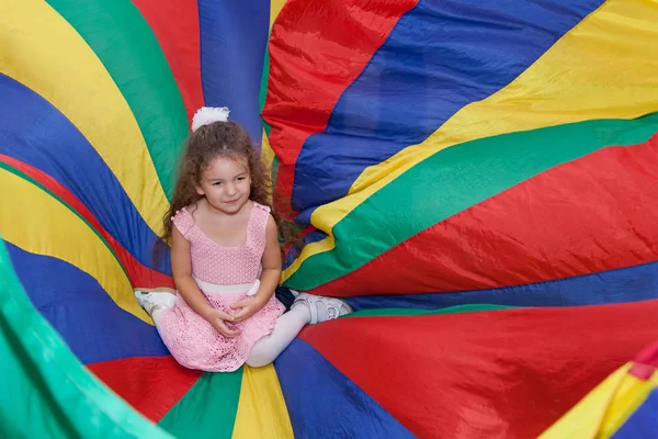Dziewczynka na festiwalu dla dzieci — Zdjęcie stockowe
