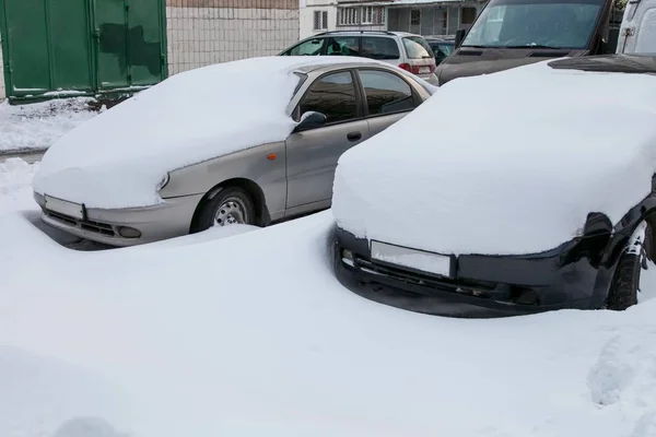 Cars covered in snow — Stock Photo, Image