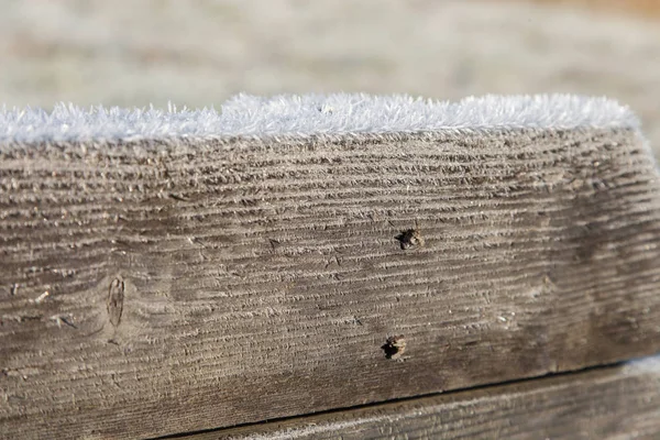 Planches en bois recouvertes de givre — Photo