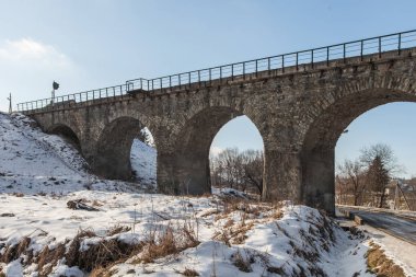 Eski taş demiryolu Köprüsü, kış