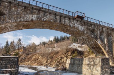 Eski taş demiryolu Köprüsü, kış