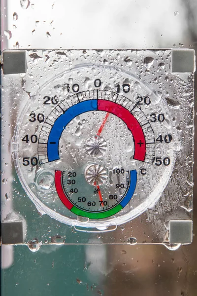 Hygrometer, termometern allt i ett — Stockfoto