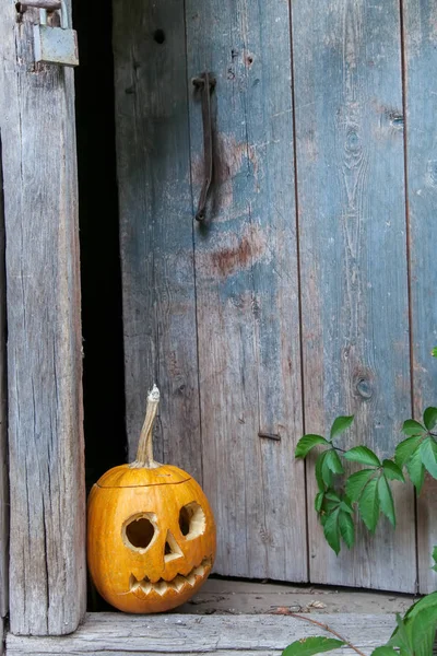 Хеллоуїн гарбуз на дерев'яному фоні — стокове фото