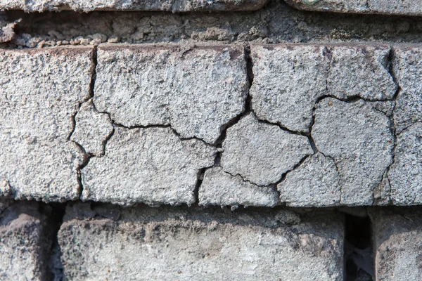 Mur de briques fissurées — Photo