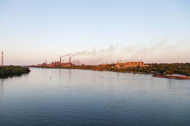 riverside Metalurji çalışır