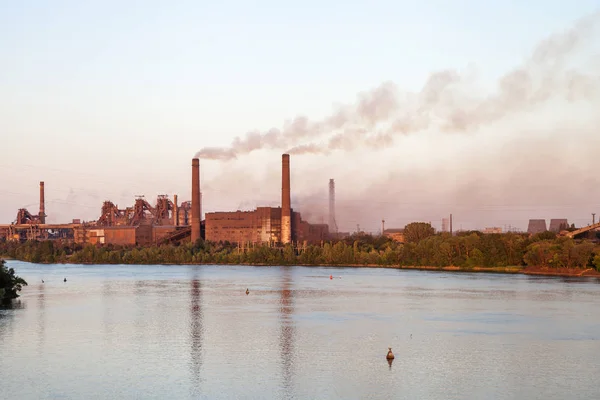 Metallurgical Works on the riverside — Stock Photo, Image