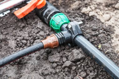 Yeni damla sulama sistemi sera içinde