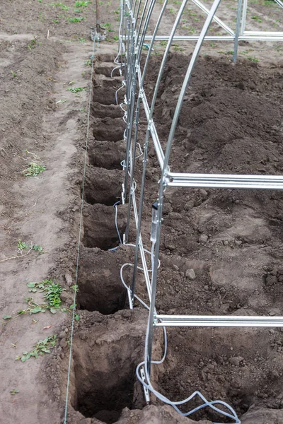 Installation of frame greenhouse outdoors — Stock Photo, Image