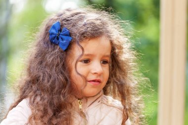 Üzgün bir kızın portresi