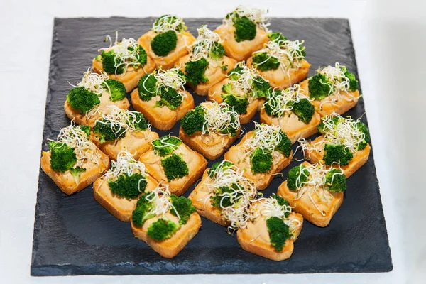 Vegetarischer Canape mit Brokkoli — Stockfoto