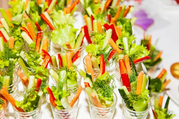 透明なガラスの野菜サラダ — ストック写真