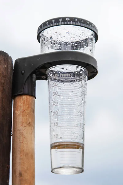 Meteorology with rain gauge in garden — Stock Photo, Image