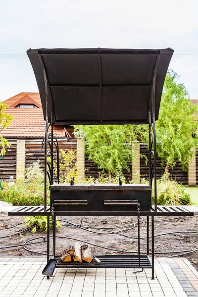 Metalen barbecue grill — Stockfoto