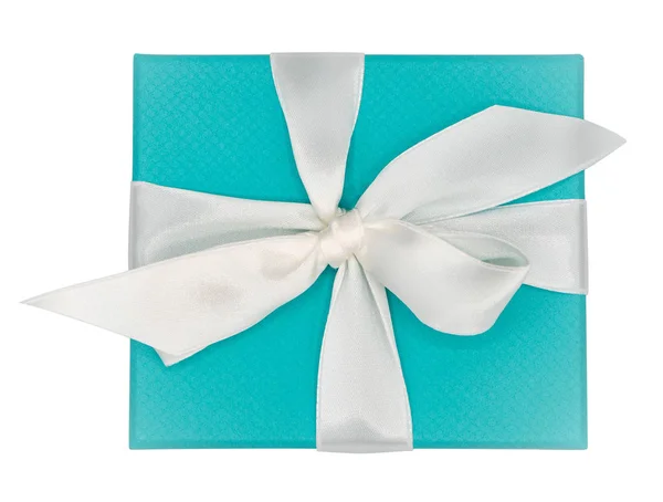 흰색 배경에 고립 된 흰색 리본 선물 상자 — 스톡 사진