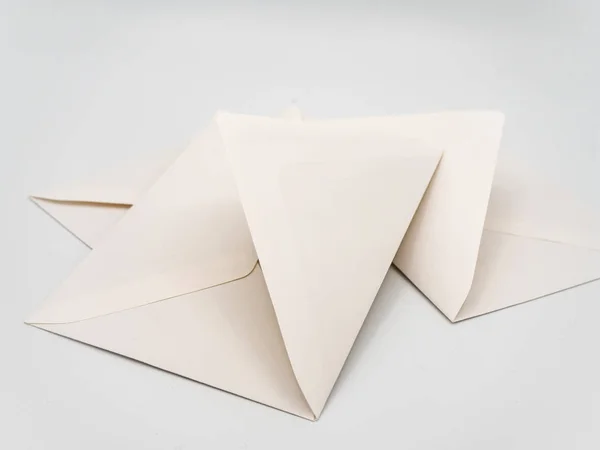 Три конверта на белом фоне — стоковое фото