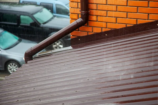 Metal roof in the rain — Stock Photo, Image