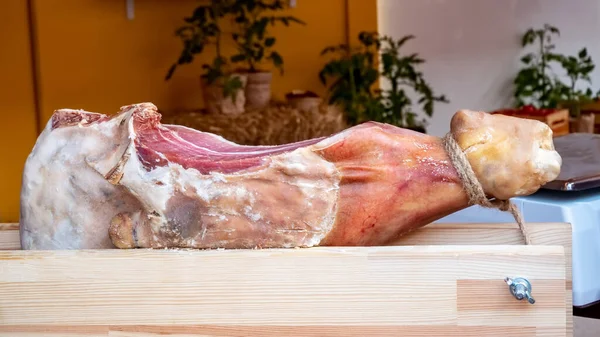 Skivning Jamon Monterad Hamoner Jamon Serrano Maträtt Spanska Nationella Köket — Stockfoto