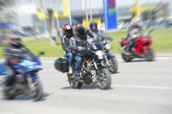 Dynamischer Motorradrennen — Stockfoto