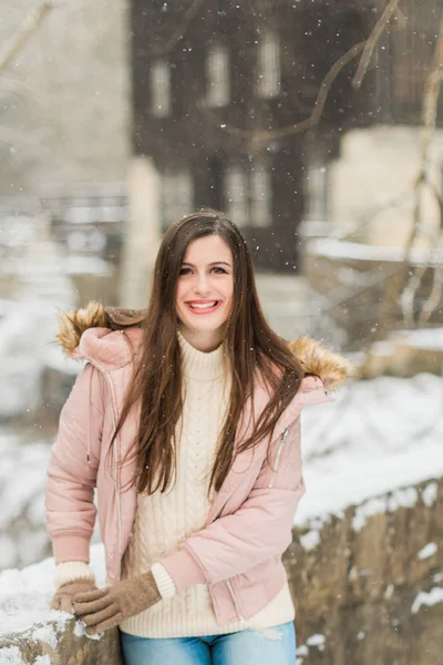 Caucasion High School Senior fuera del invierno — Foto de Stock