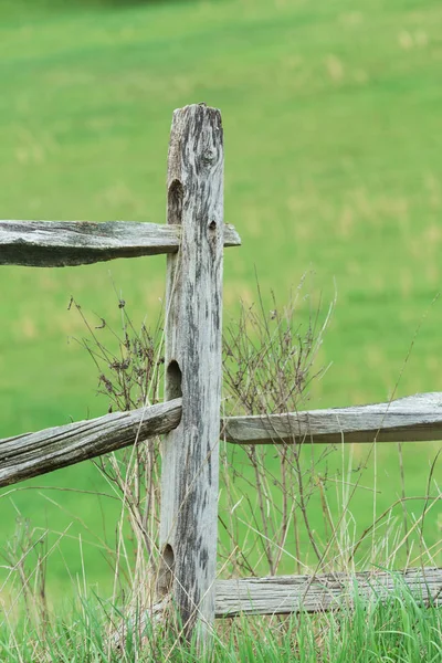 Zvětralé dřevěný plot — Stock fotografie