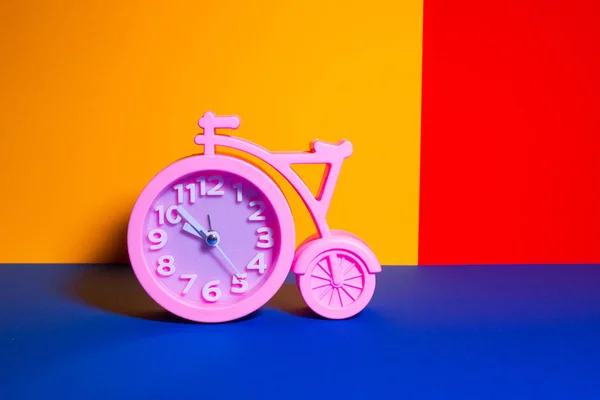 Reloj Forma Bicicleta Reloj Rosa Hermoso Reloj Forma Original Reloj —  Fotos de Stock