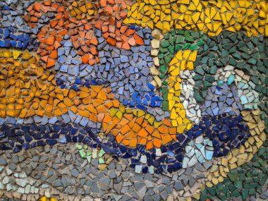 çok güzel bir mozaik. Duvarda taş mozaik