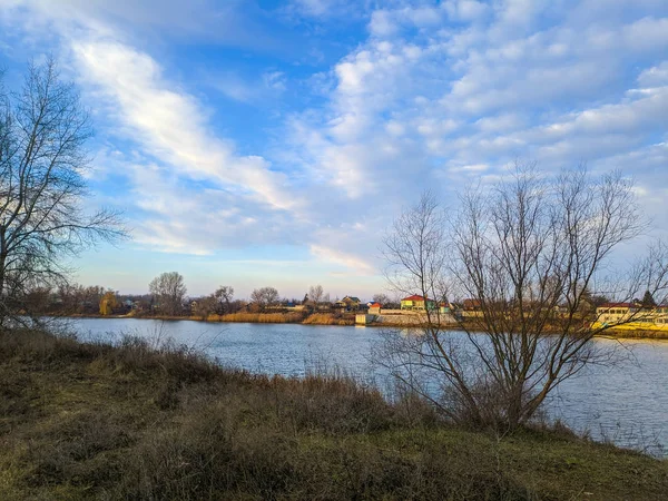 Landskap Med Floden Blå Himmel Och Flod — Stockfoto