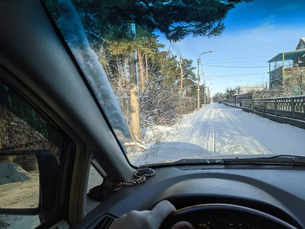 Vintervägen Bil Resa Vintern Till Soligt Föraren Inne Bilen — Stockfoto