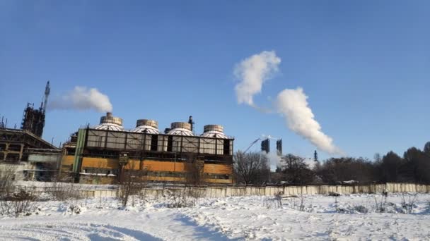 Weißer Rauch Aus Fabrikschornsteinen Industrieverschmutzung — Stockvideo