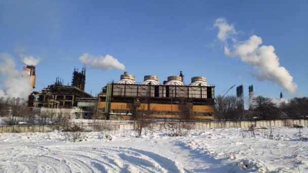 Vit Rök Från Fabriksskorstenar Industriell Förorening — Stockvideo