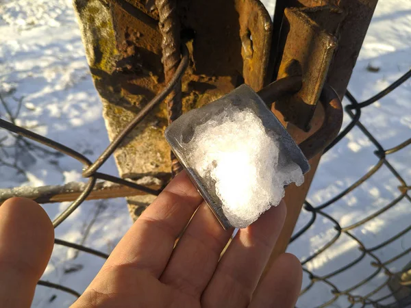 Donmuş Kapı Kilidi Kapıda Kar Buz Var — Stok fotoğraf