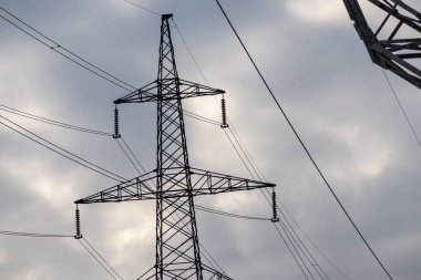 Elektrik hatları. yüksek voltaj desteği.