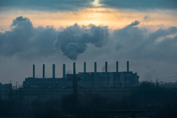 Fabrika Boruları Fabrika Bacalarından Duman Çıkıyor — Stok fotoğraf