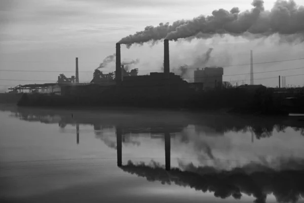Potrubí Továren Kouř Průmyslových Komínů — Stock fotografie